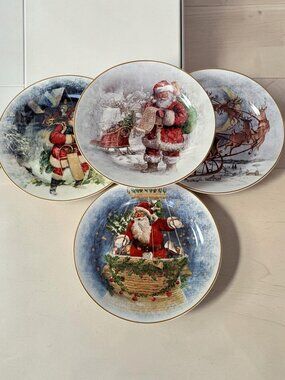 Pottery Barn Nostalgic Santa Christmas Salad Plates Set of 4 9" diameter